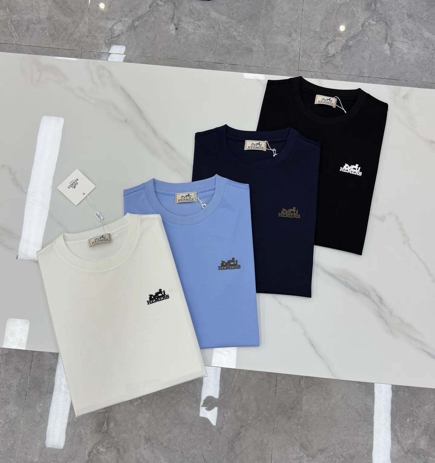 ⚜️HERMES 26s New Arrival New Arrival . ！ Classic ， ， ， ....... 190g ， .... ， ！ ：Black.White.Dark Blue. .Sizes：M-3XL ❗️（S 4XL ）175/145 XL